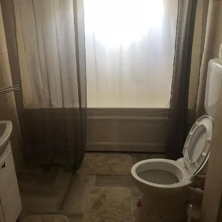 Rodjak Sa Sela Villa