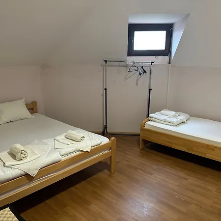 Rodjak Sa Sela Villa