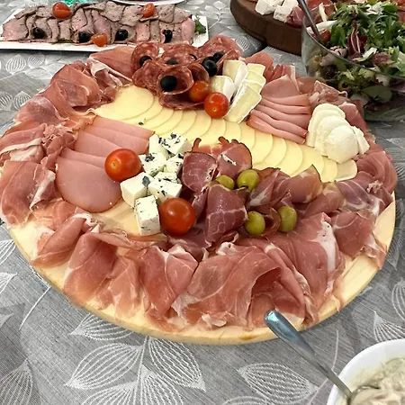 Rodjak Sa Sela Mionica